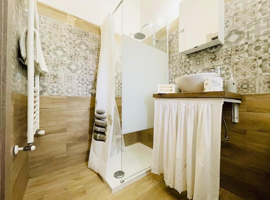 Porta Palazzo 15 Min - Suite Con Netflix & Wi-Fi Turijn Buitenkant foto